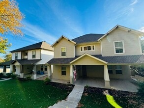 Building Photo - * MOVE IN SUMMER 2028 * 6 Bed 4 Bath Home, Short Walk to TCU, FREE Housekeeping