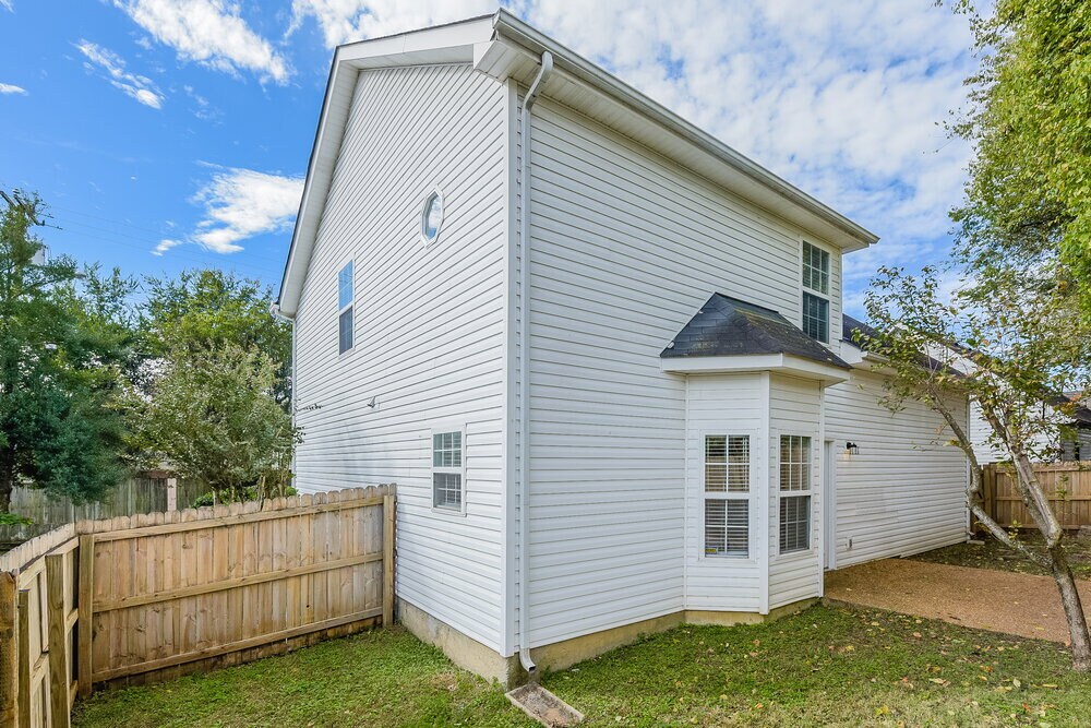 Building Photo - 145 Summerlake Pl