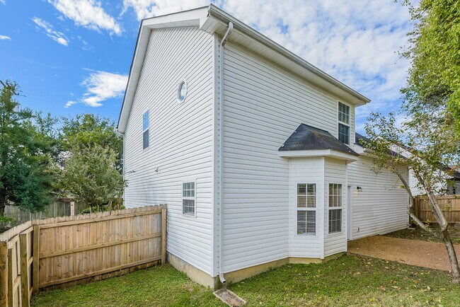 Building Photo - 145 Summerlake Pl