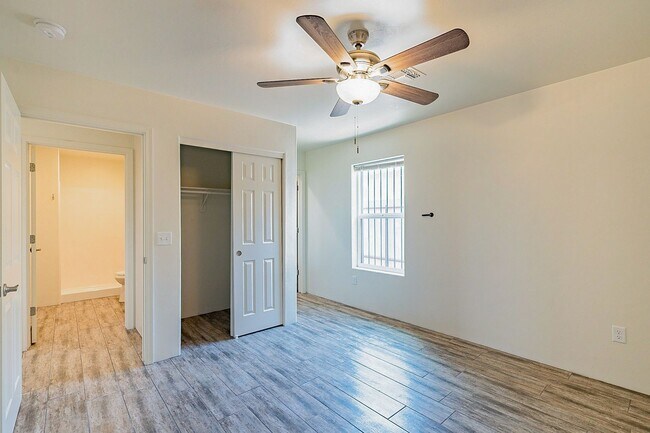 Building Photo - 615 S Santa Rita Ave