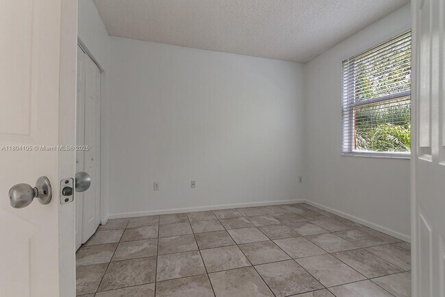 Building Photo - 17125 N Bay Rd