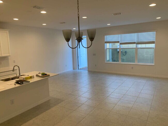 Building Photo - 6310 Goldcoast Ave