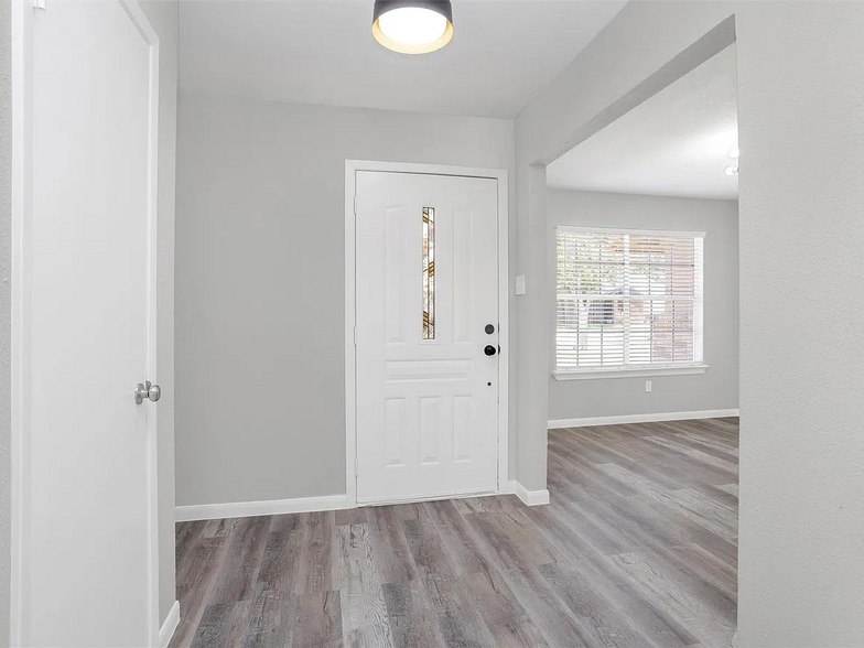 Building Photo - 17903 Red Wolf Dr