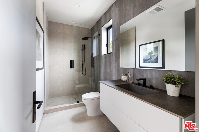 Building Photo - 434 Flores St