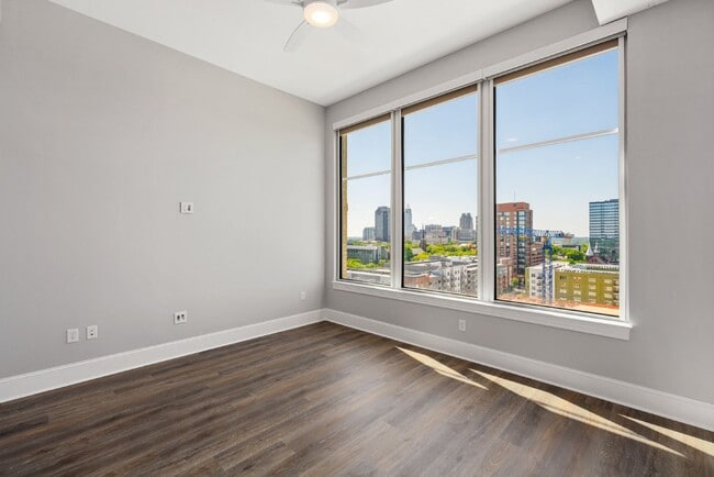 Building Photo - Downtown Raleigh Penthouse with Stunning View