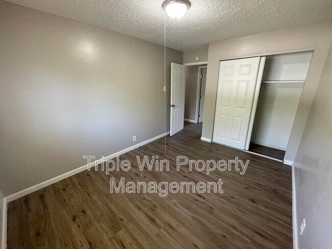 Building Photo - 2415 Stoney End Ct