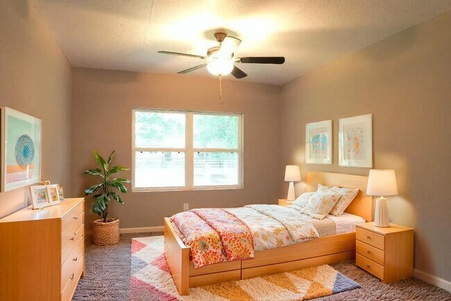 Building Photo - Splendora  Beauty on 2 Acres