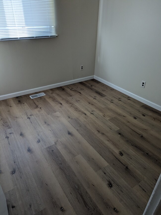 Building Photo - 3312 York Dr