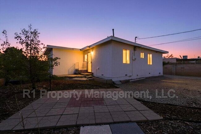 Building Photo - 165 Hilton Ave NW