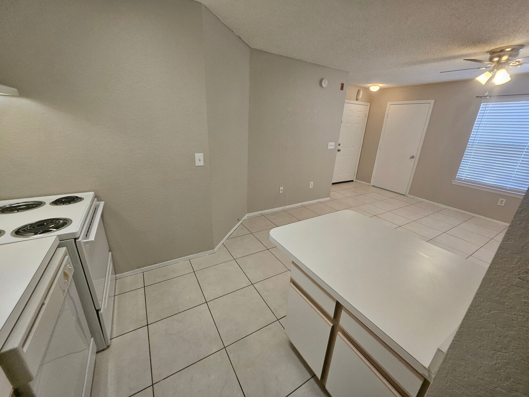 Building Photo - 2213 Grand Cayman Ct