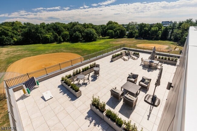 Building Photo - 1181 Morris Ave