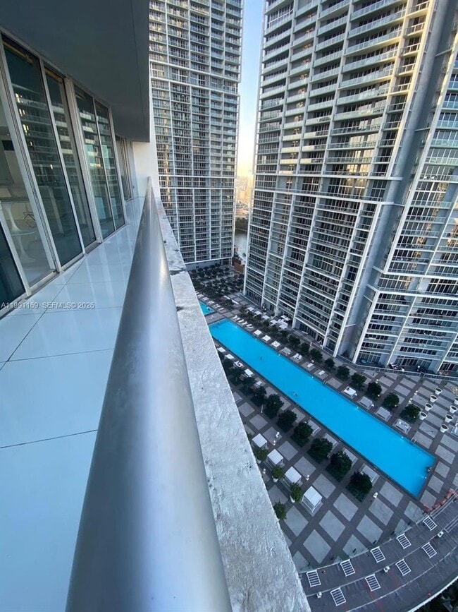 Building Photo - 495 Brickell Ave