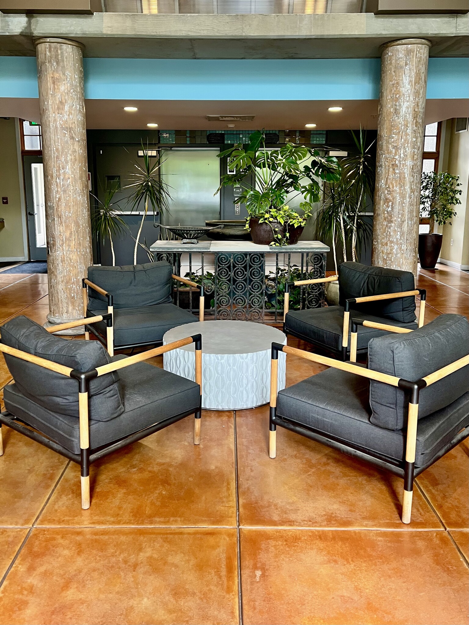 Resident Lobby - 275 S Harrison St