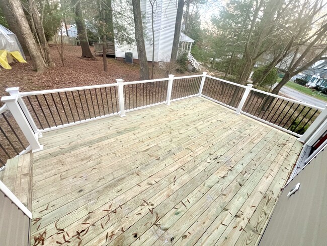 large back deck - 2540 Providence Creek Rd