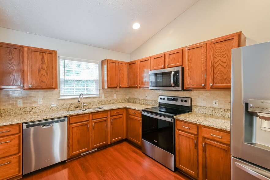 Building Photo - 3000 Basswood Dr