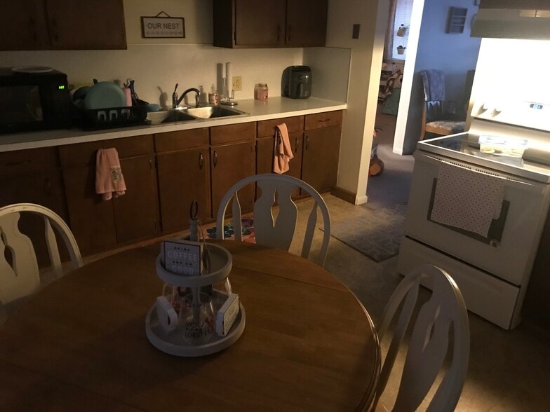 Eat in kitchen - 212 Court Ruelle