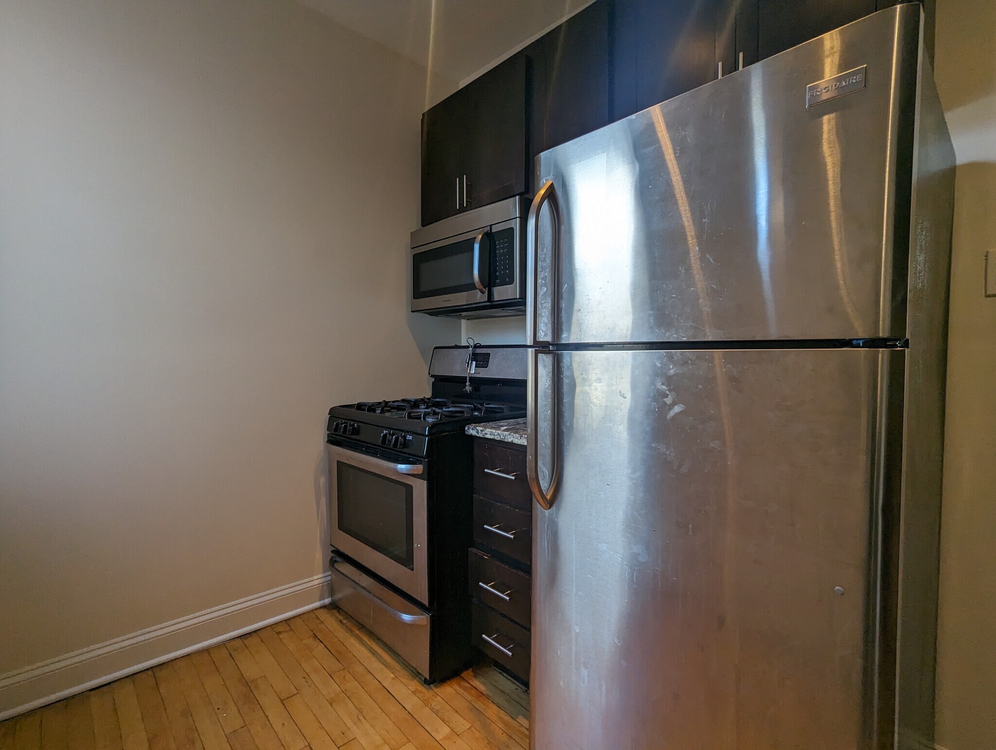 Building Photo - 4040 N Ashland Ave