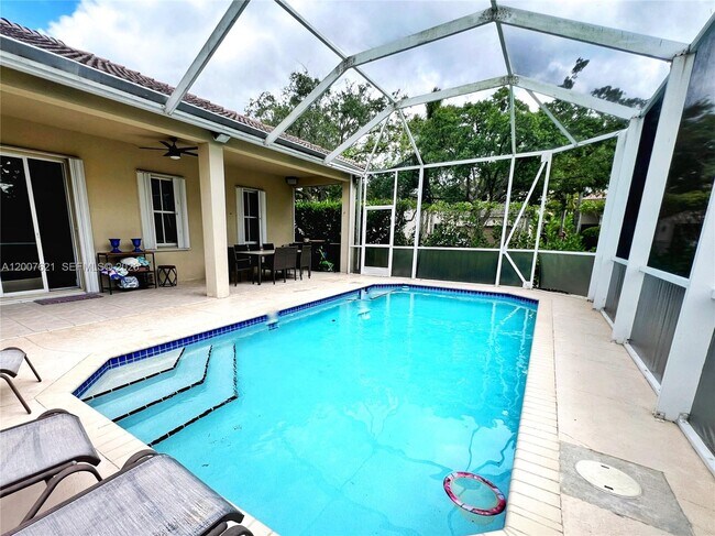 Building Photo - 1901 Cedar Ct