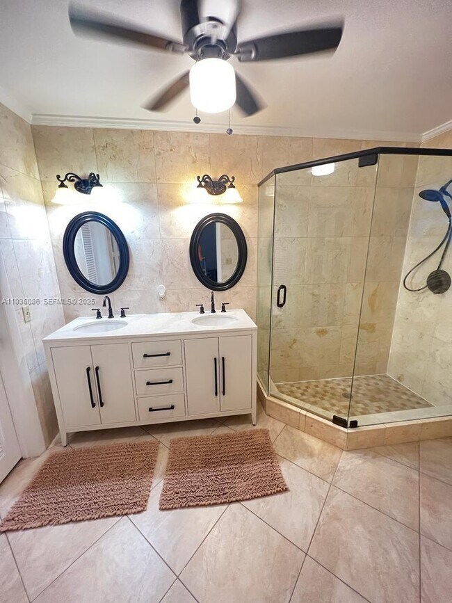 Building Photo - 3324 Lakeview Blvd