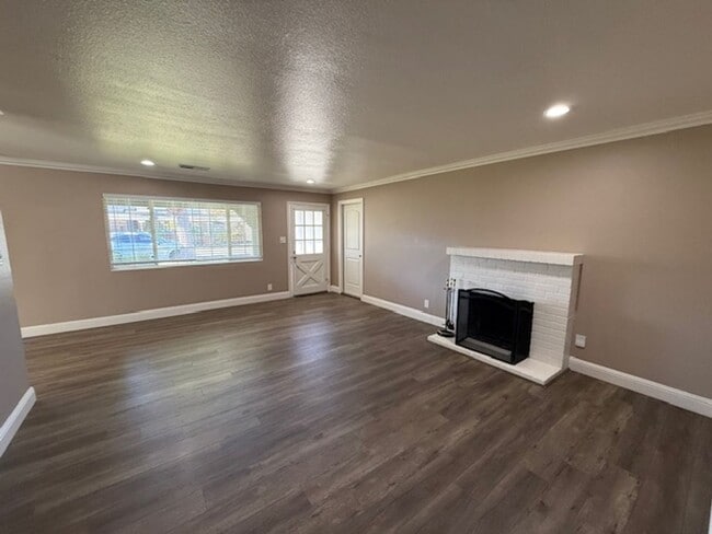 Building Photo - Charming 3 Bedroom, 1 Bath home in the Cam...