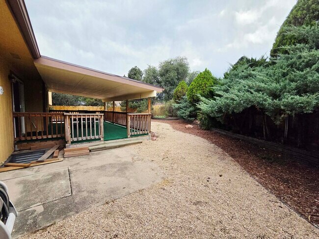 Building Photo - 250 Dolomite Dr