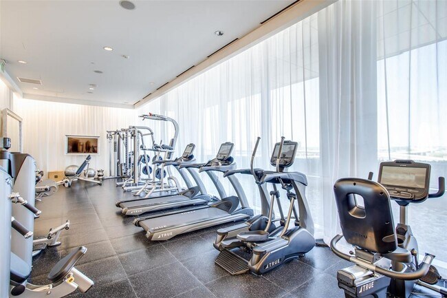 Building Photo - 2200 Victory Ave