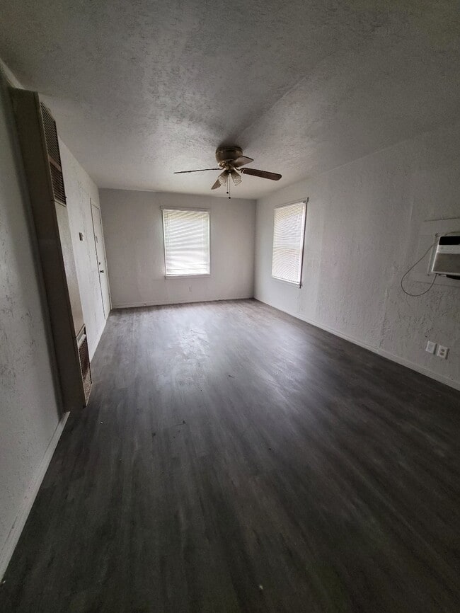 Building Photo - 408 N 1st St