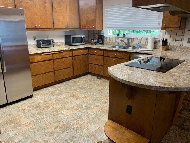 Building Photo - Lake Oroville Lake House with Spectacular Views!