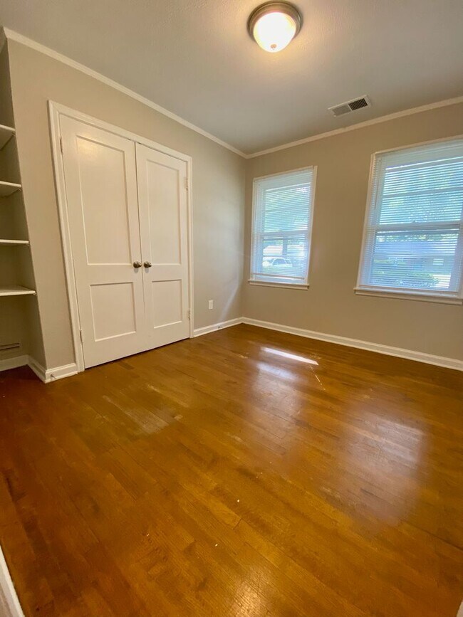 Building Photo - 3 bed, 1 bath in Colonial Acres near Quince and Colonial