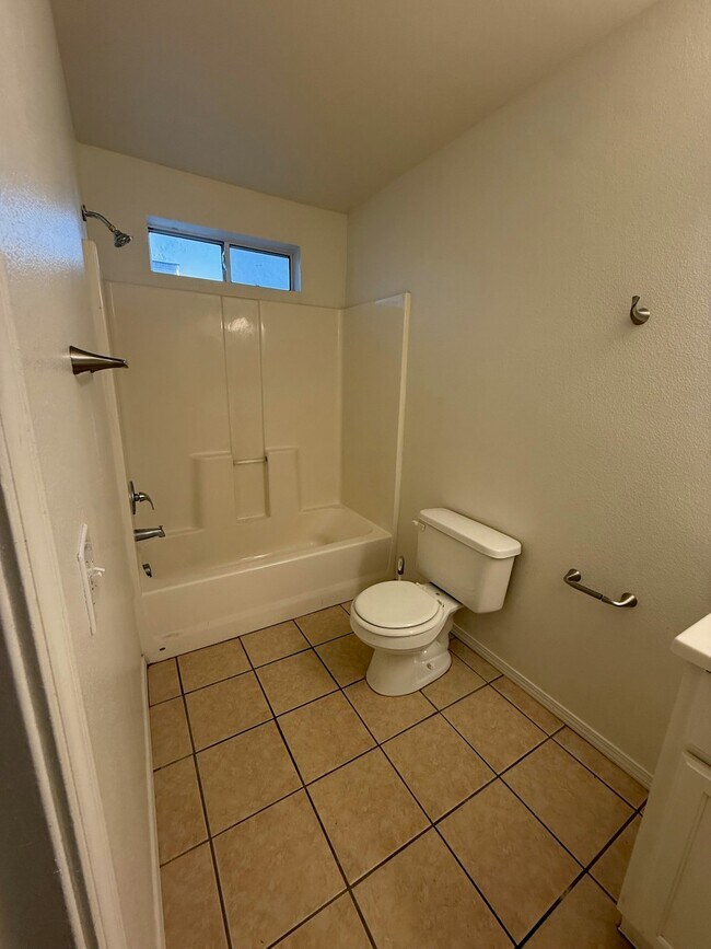 Building Photo - 1926 Haskell Rd