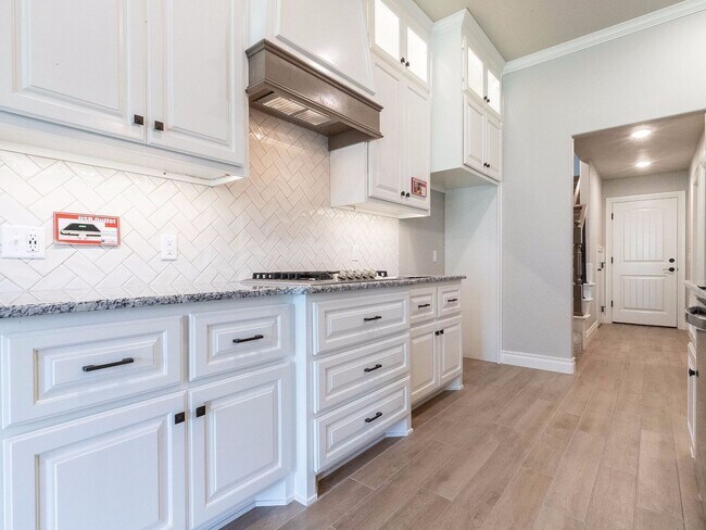 Building Photo - Beautiful Home - 4 Bedroom, 3 Bathroom with Bonus Room in East Edmond