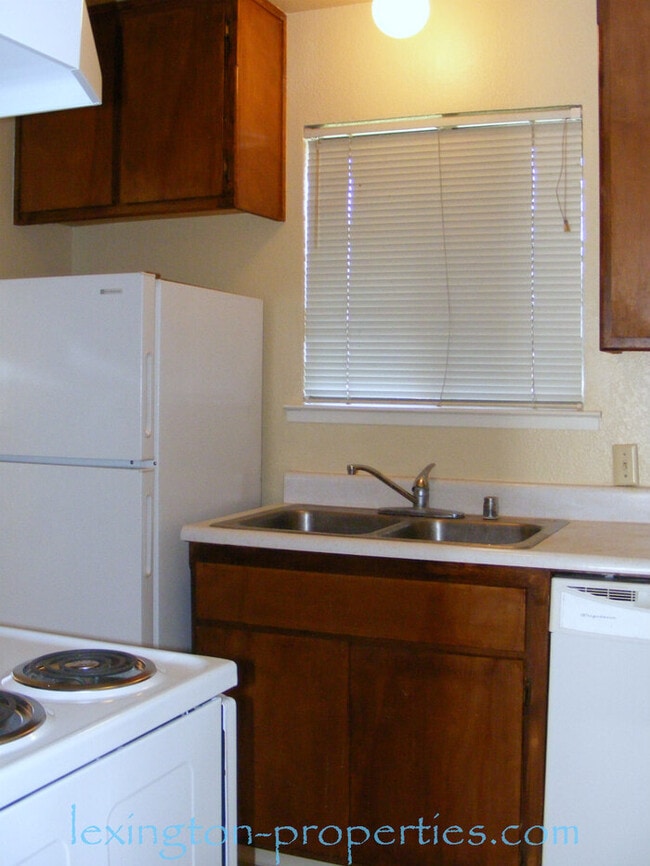 Building Photo - Charming 2BD/1.5BA Home, located in Arden ...