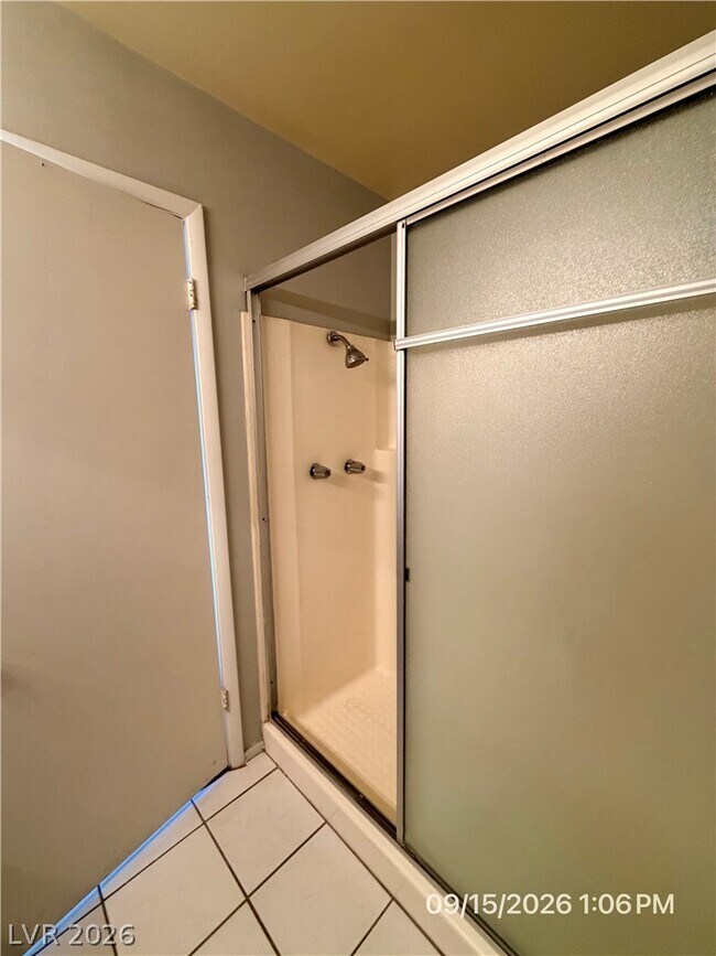Building Photo - 6122 Meadow View Ln
