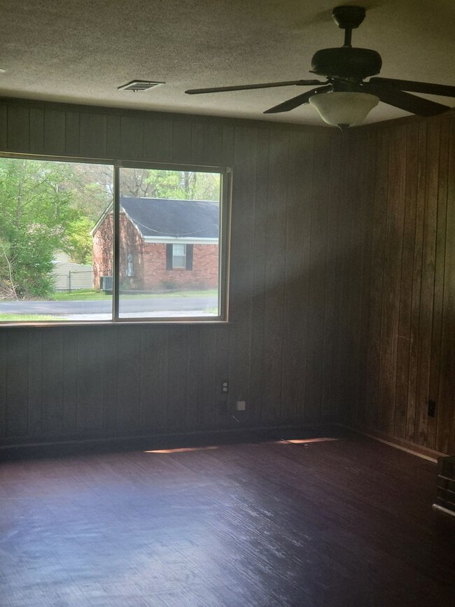 Building Photo - 11135 Arrowhead Rd