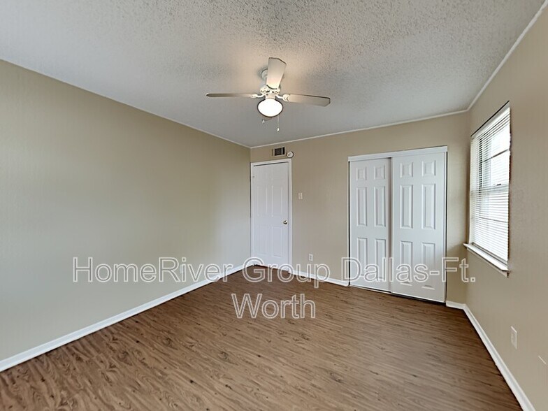 Building Photo - 4345 Chestnut Dr