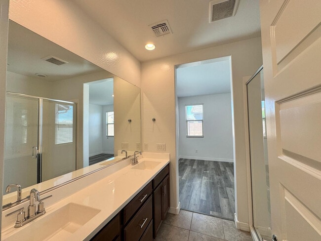 Building Photo - 9006 W Rancho Dr