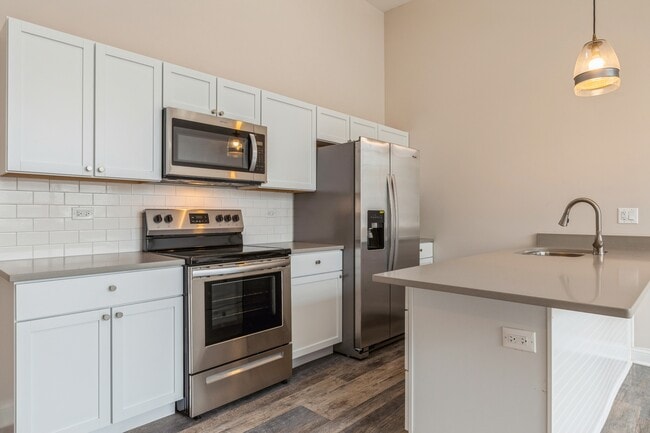 Building Photo - 174 McHenry Ave