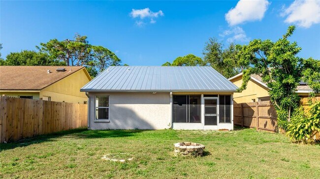Building Photo - 4537 S Lockwood Ridge Rd