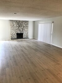 Building Photo - 13433 Roselle Ave