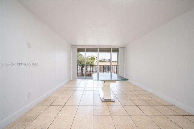 Building Photo - 9220 Fontainebleau Blvd