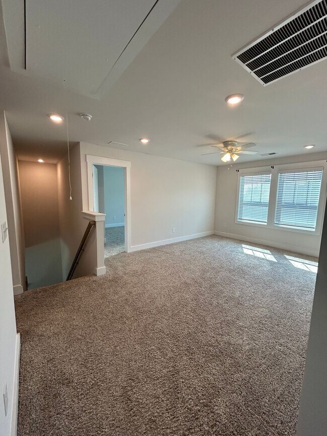 Building Photo - 114 Pewter Cir