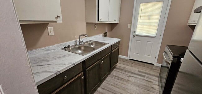 Building Photo - 72 Rushwood Dr