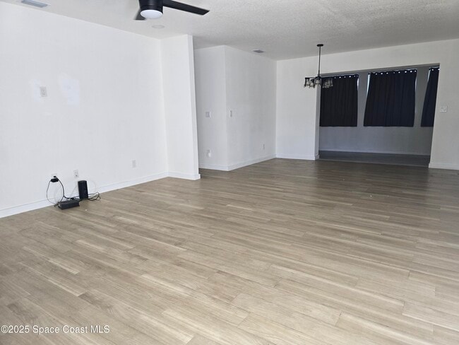 Building Photo - 2417 Colonial Dr