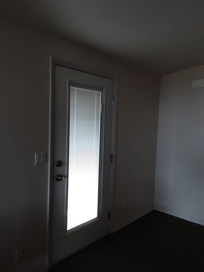 Building Photo - 274 Horseshoe Lake Rd