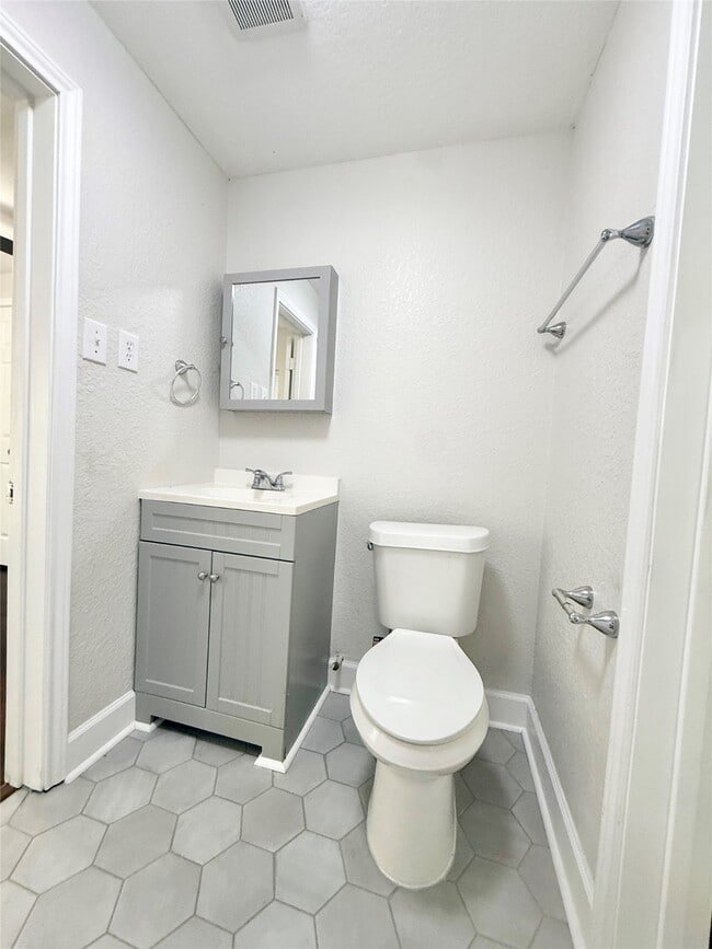 Building Photo - 620 E Magnolia St