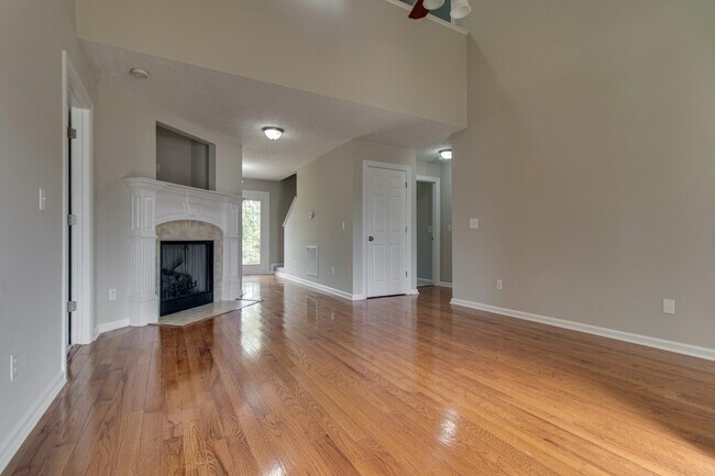 Building Photo - 4910 Court Dr