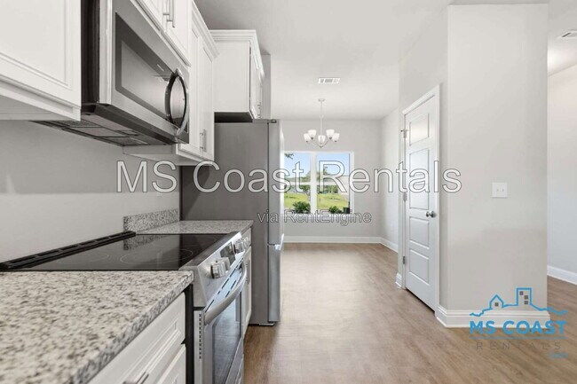 Building Photo - 5543 Overland Dr