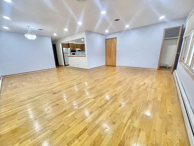 Building Photo - 47 Country Village Ct