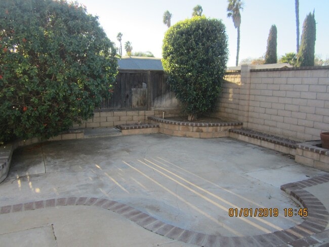 Building Photo - Immaculate 3 Bedroom With New Paint and Upgrades Throughout!