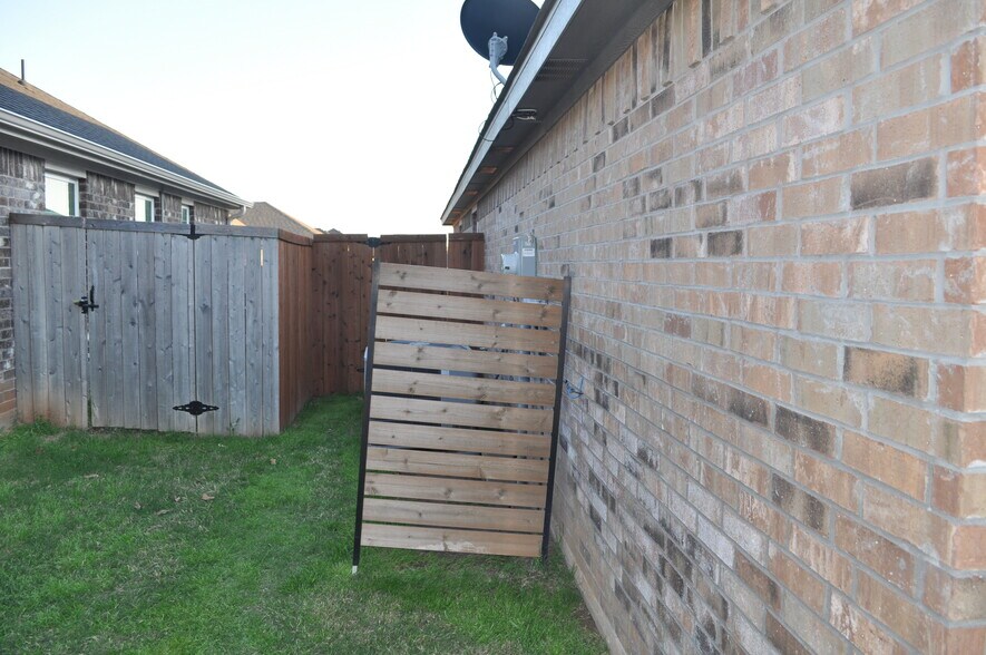 Building Photo - 118 Texoma Mdws